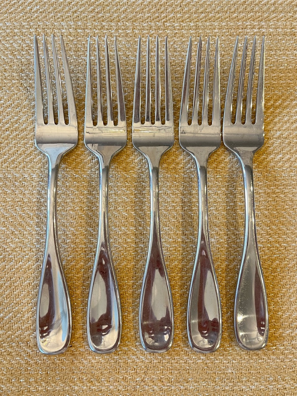 Voss Stainless Dinner Forks (6) by ONEIDA